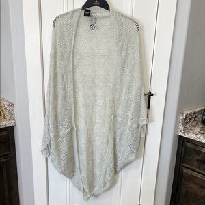 Chic Women's Light Gray Open-Front Poncho